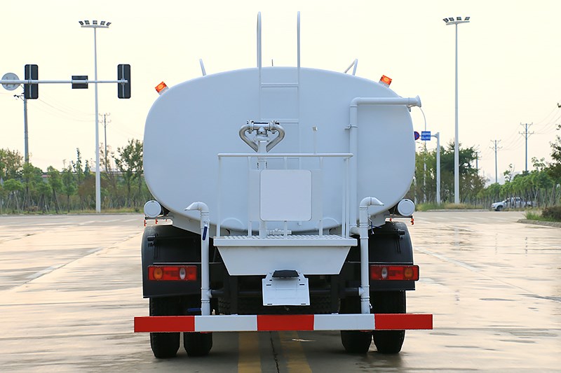  东风12吨洒水车