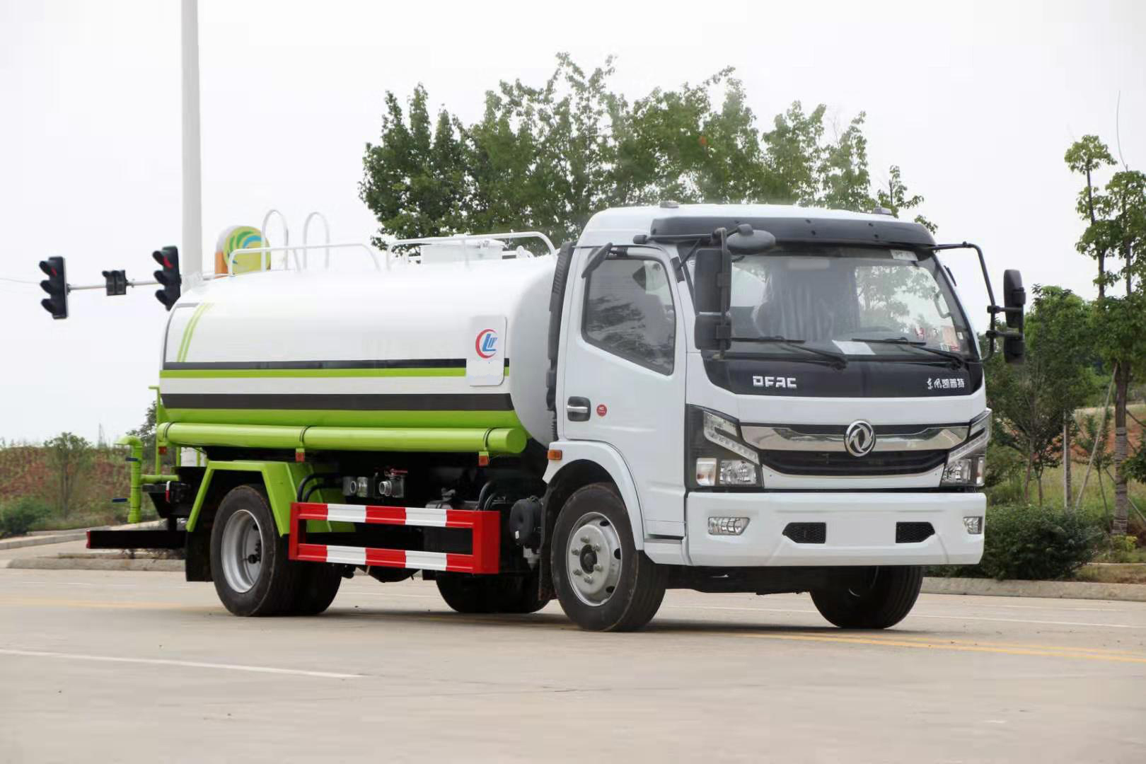 东风9吨洒水车