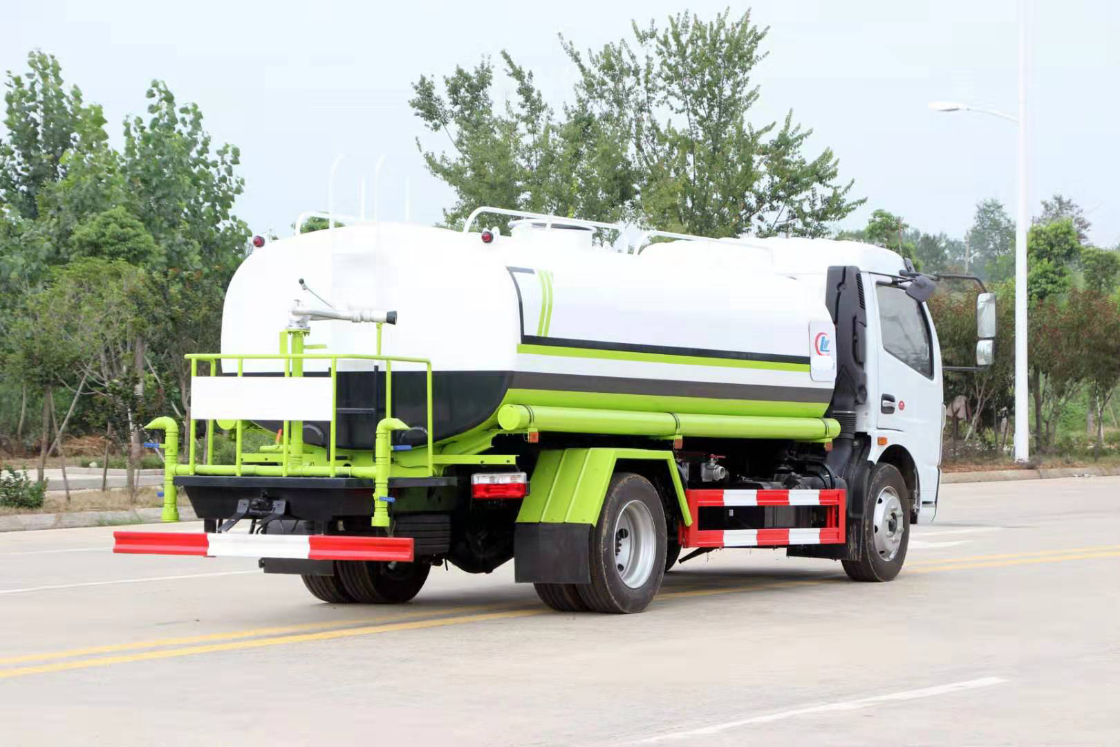 东风9吨洒水车