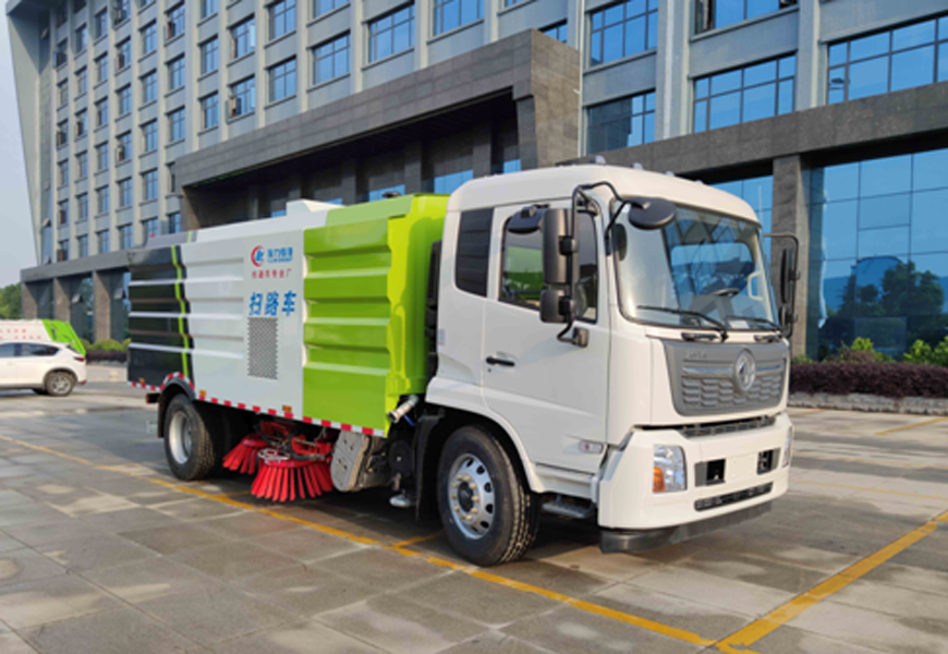 东风天锦12吨扫路车 水4方/尘8方