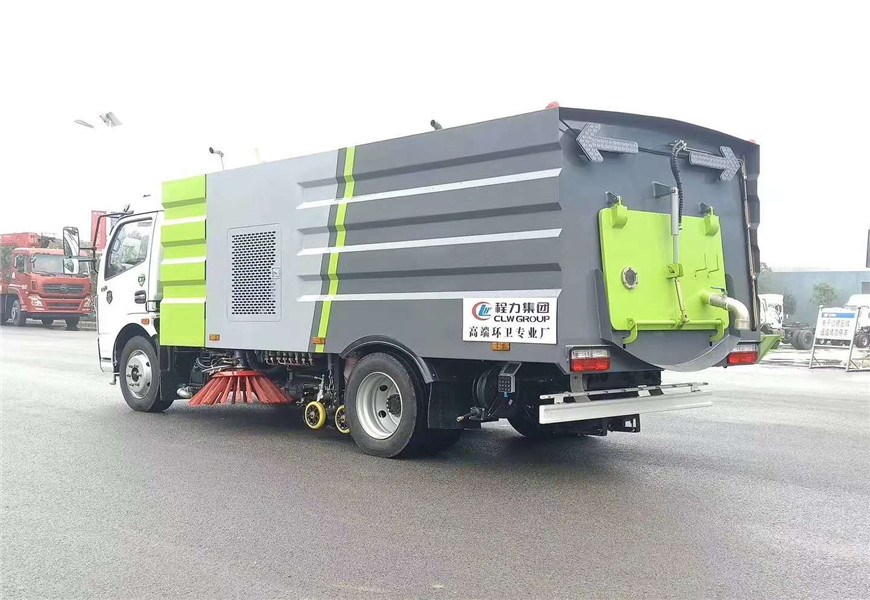 东风多利卡8吨洗扫车 水4方尘4方