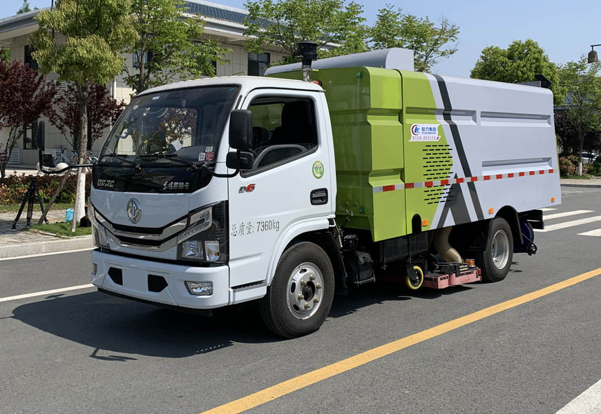 东风5吨吸尘车  水1方尘4方