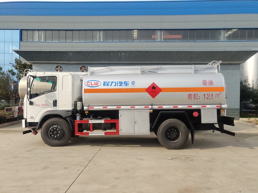  三环创客10吨油罐车