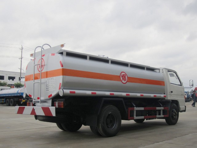 江铃顺达5吨油罐车