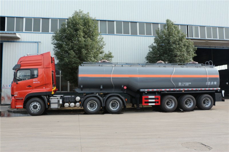 CLW9401GFW型腐蚀性物品罐式运输半挂车