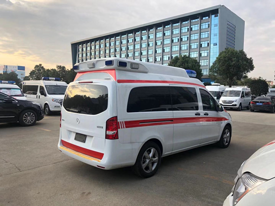 （国六）奔驰新威霆负压救护车